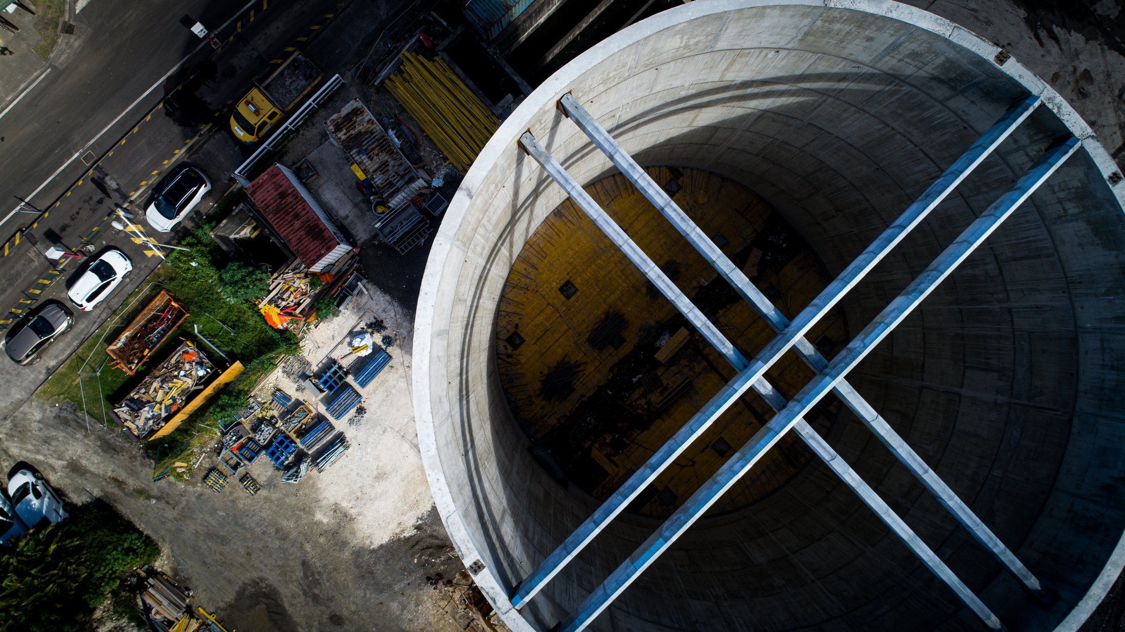 Silo en construction vu à la verticale par drone, vol autorisé — photographie Romain Cruse
